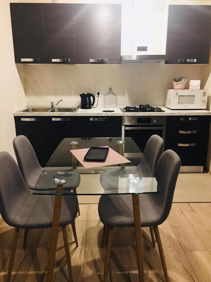 Sol'S M2 White Modern Apartments ティビリシ エクステリア 写真